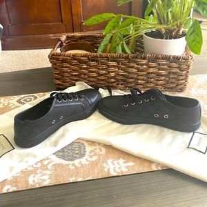 Womens Authentic black Gucci sneaker with bags size 37(7)